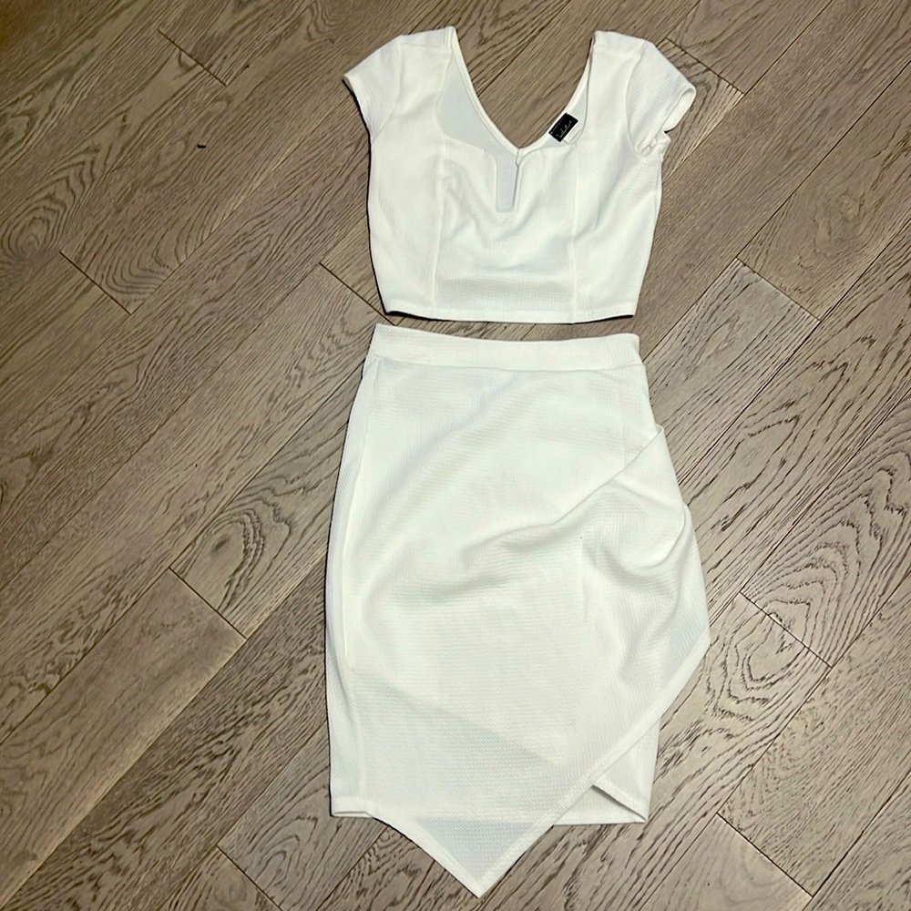 White crop top skirt set